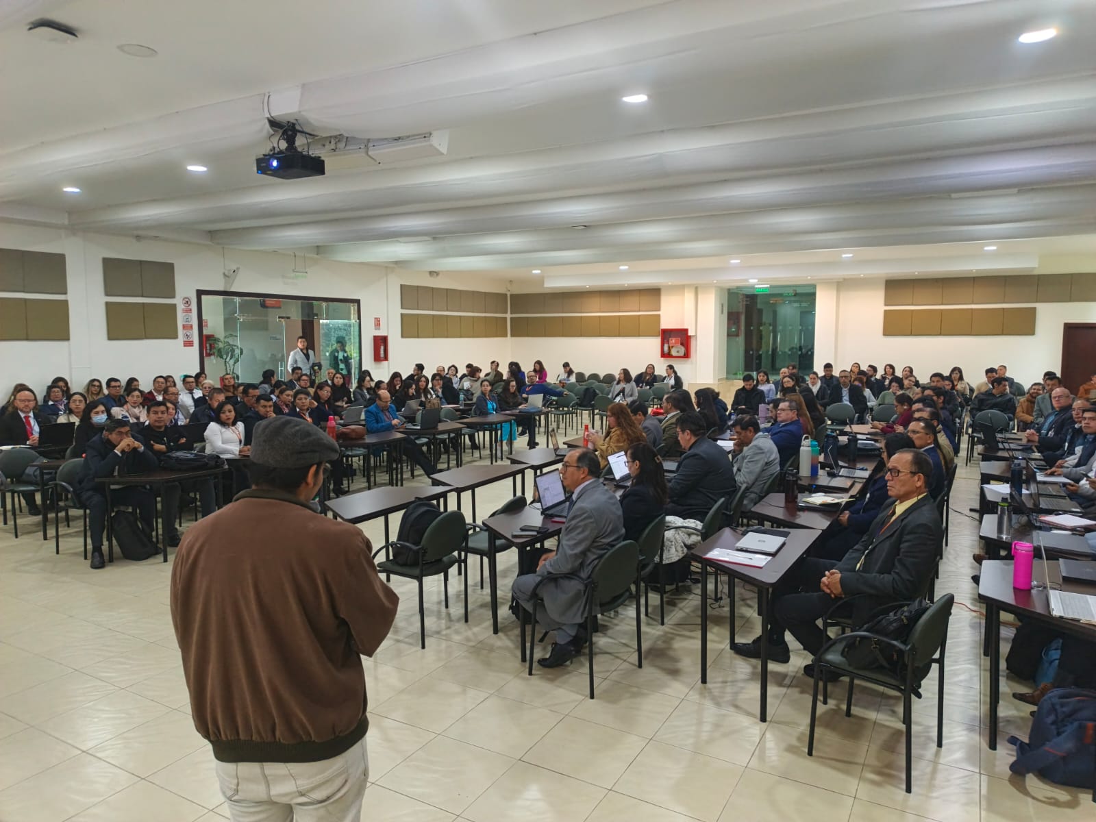 Charlas comunitarias de IA , Artificial Peaks
